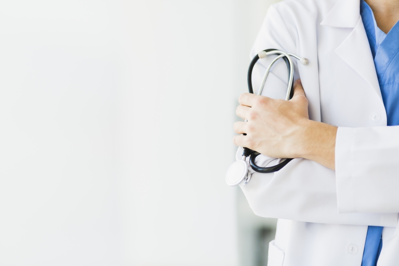 medecin-STE AGNES-min_doctor-physician-white-coat-uniform-medical-assistant-stethoscope-1571983-pxhere.com