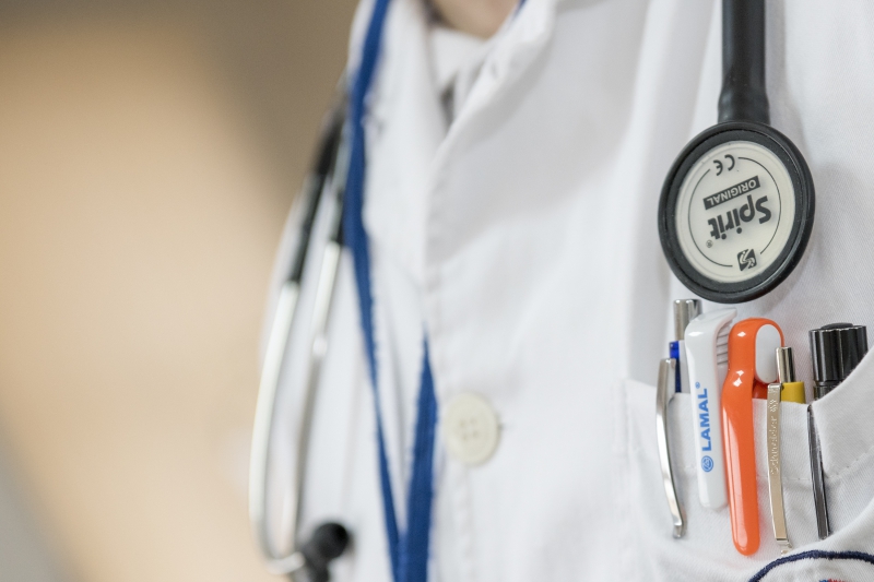 medecin-STE AGNES-min_hand-care-medicine-healthy-health-product-917205-pxhere.com